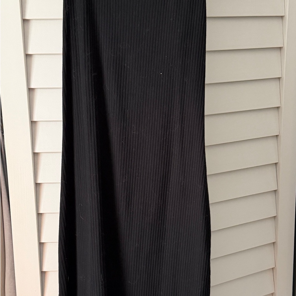 Sleek Black Ribbed Dress - Timeless Stretch Fit